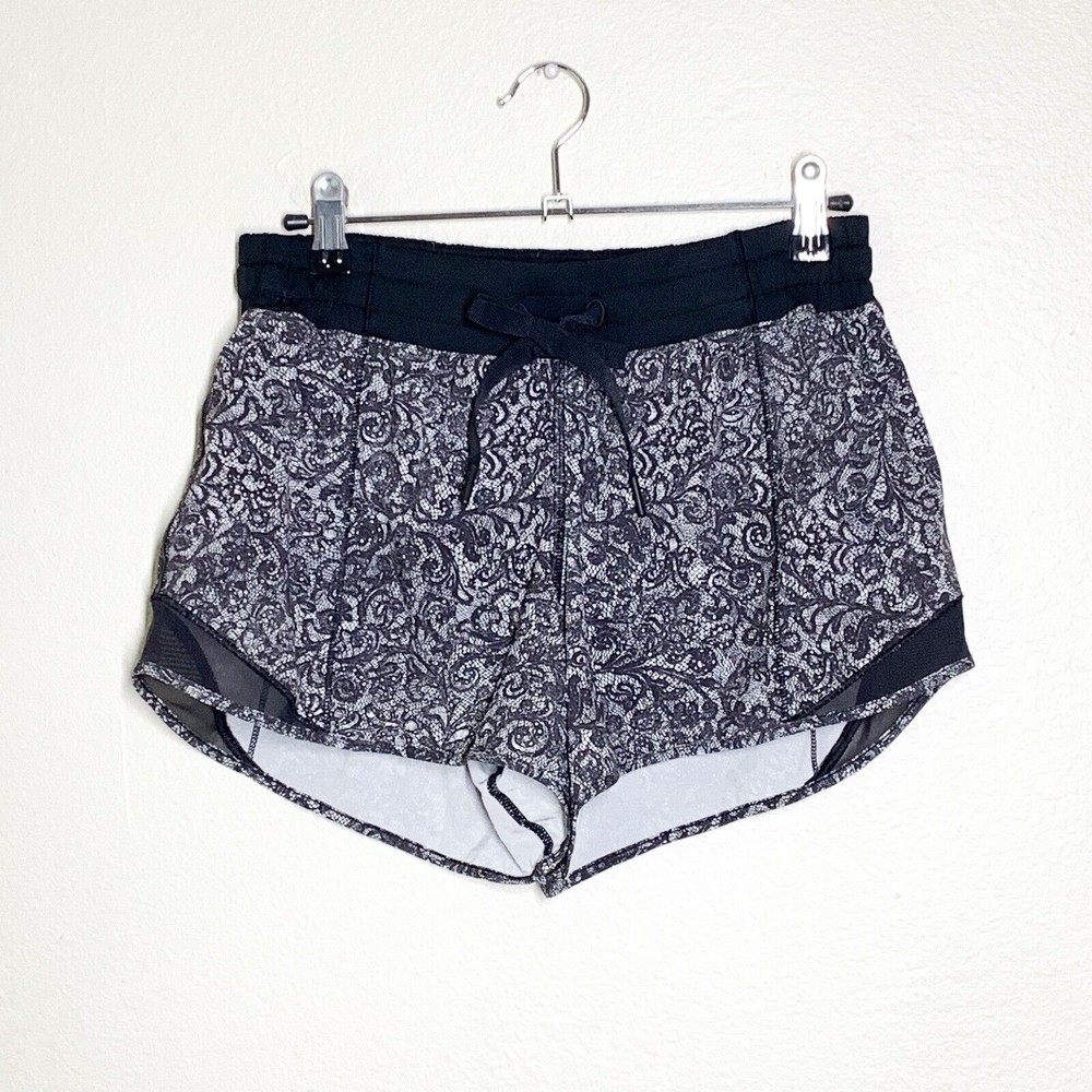 Lululemon Hotty Hot Short Mini Cinder Lace White Black / Black 6 Liner Pocket